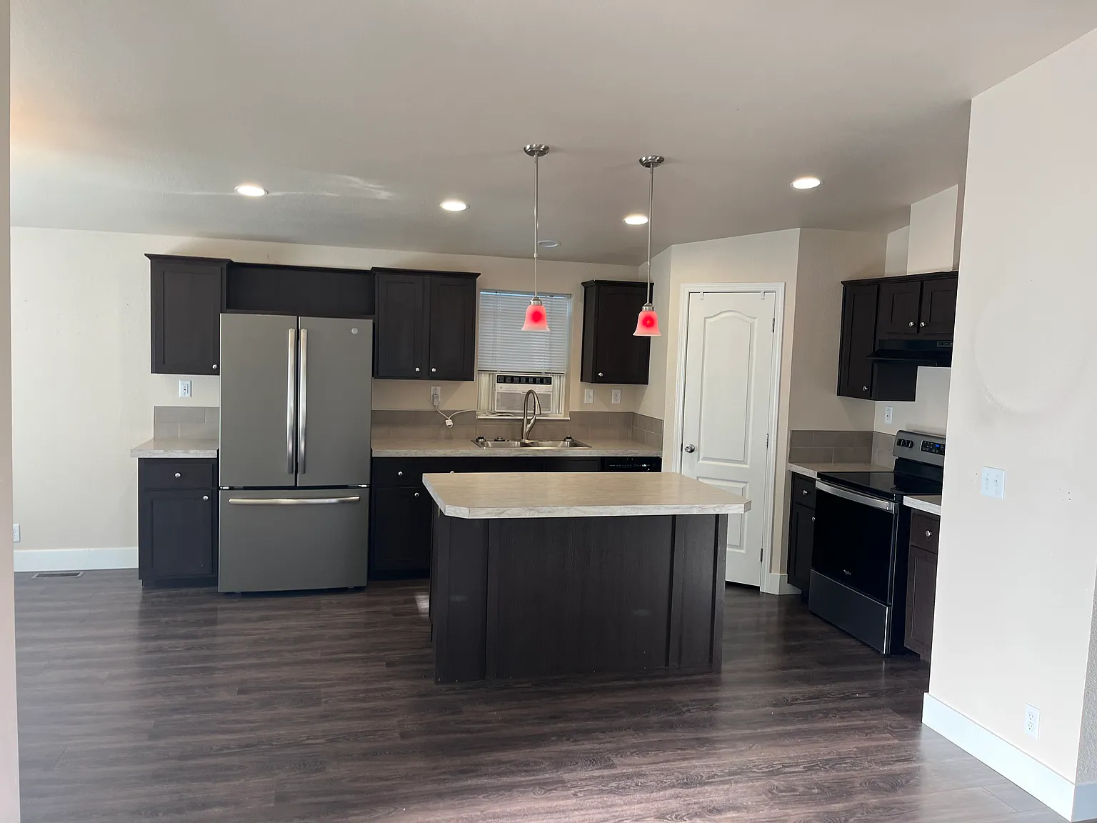 3 bed, 1404 sqft, $2,650 — Photo 2