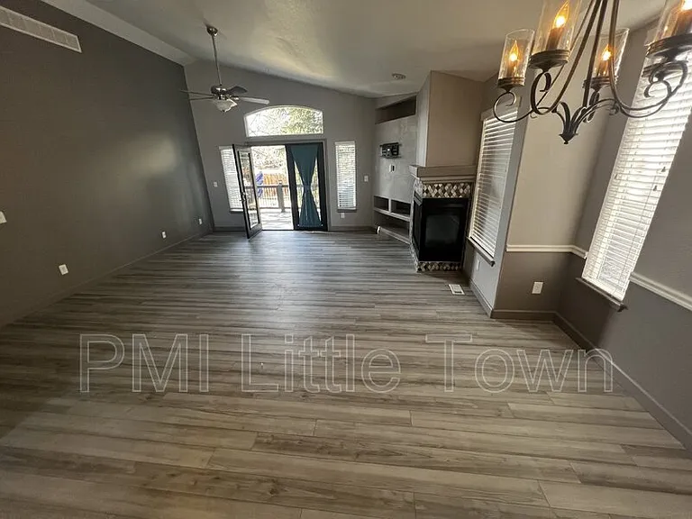 10647 W Bellwood Pl — Photo 4