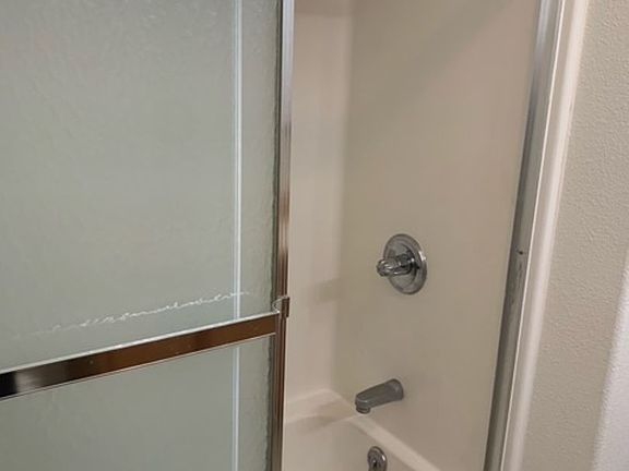 2nd image of 1583-1583 1/2 Poplar St #15835