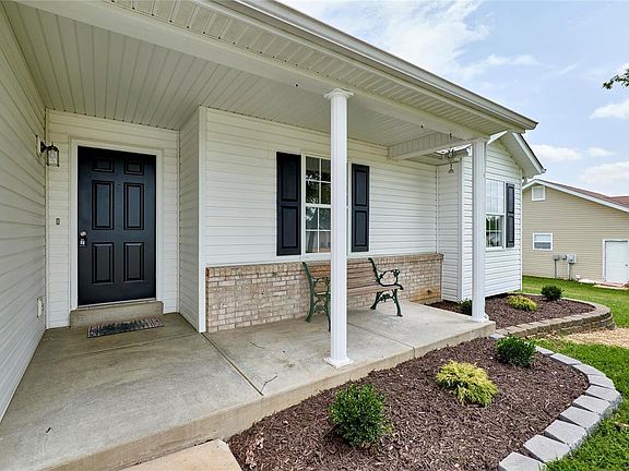 3rd image of 80 Canterbury Dr