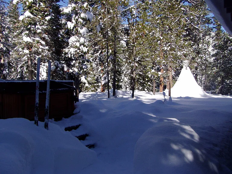 Hot tub after a ski anyone?