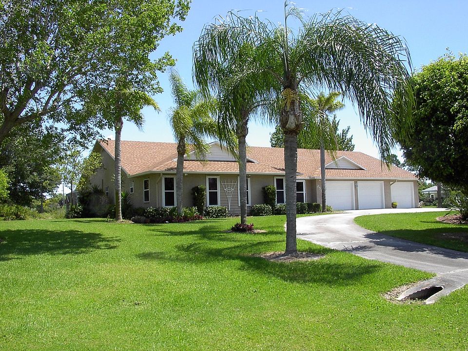 Front of house from Nw