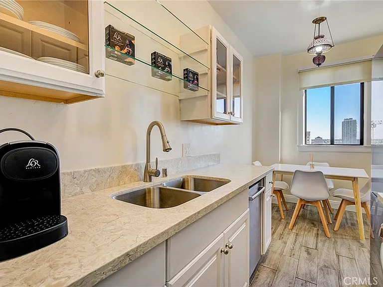 315 W 3rd St #1006 — Photo 18