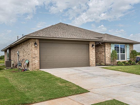 3rd image of 1201 Hickory Creek Dr