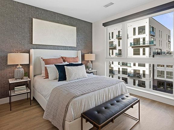 4th image of 1736 N Marion St #307