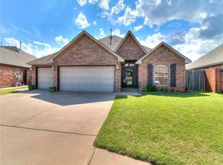 1817 Lexington Ln, Yukon, OK 73099