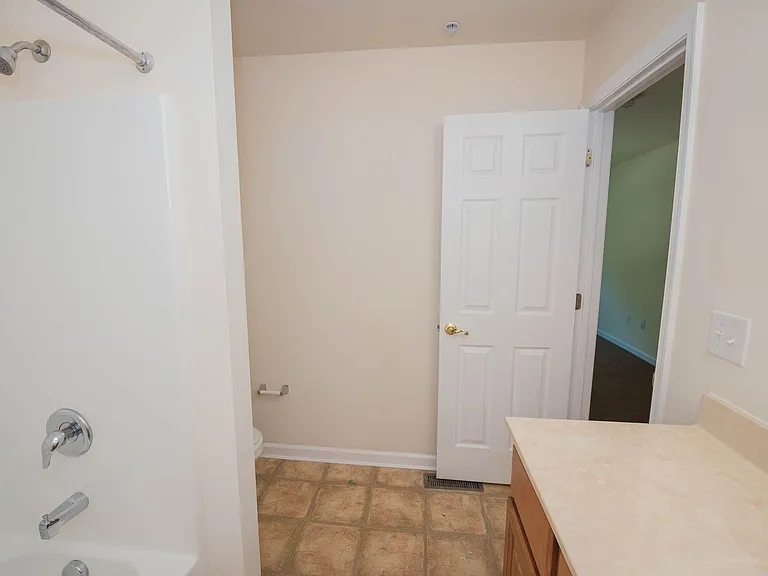 403 Parkview Ct — Photo 26