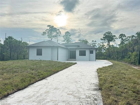 3rd image of 3571 Everglades Blvd S