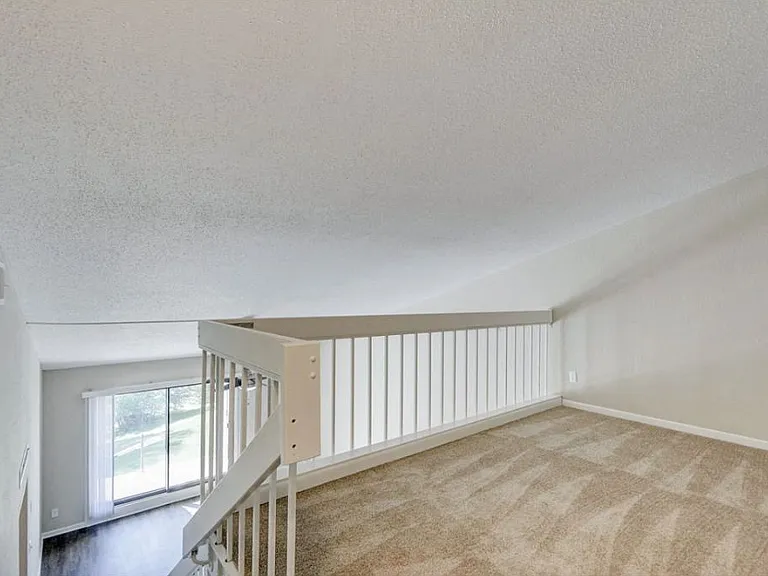 Lake Country Village Apartments — Photo 33
