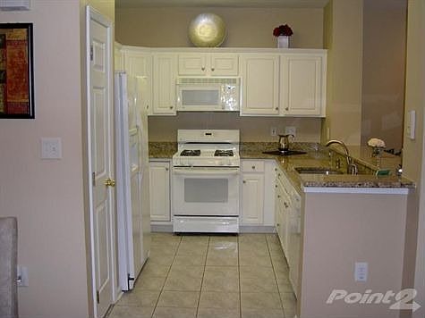 Kitchen: Granite counters, new dishwasher & fixtures