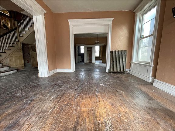 3rd image of 5067 Washington Pl