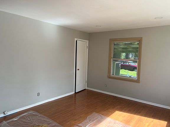 2nd image of 1368 Thurston Ave NE