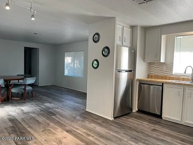 982 Pike Pl — Photo 2