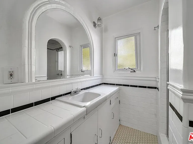 333 S Roxbury Dr — Photo 14
