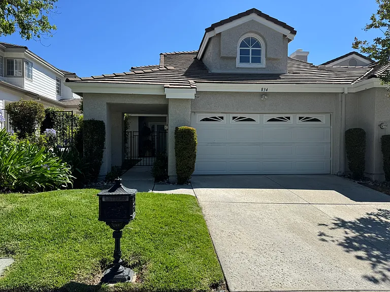 834 Sunstone St — Photo 25