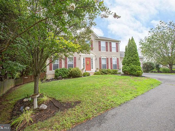2nd image of 16 Pierre Emmanuel Ct