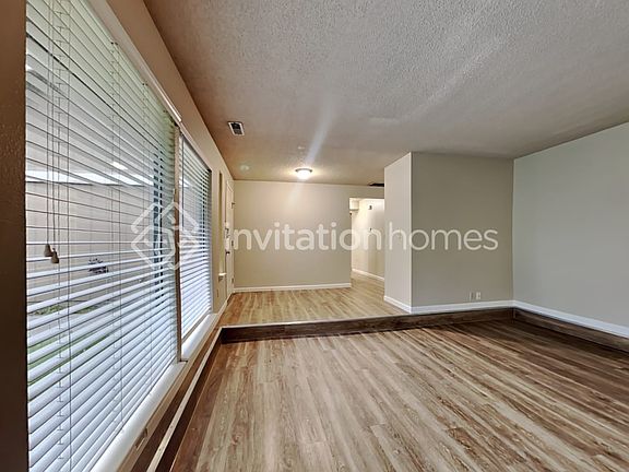 5th image of 12524 216th Avenue Ct E