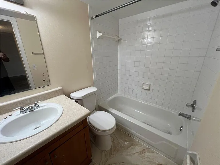2431 NW 56th Ave #5-201 — Photo 13