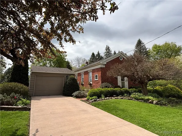 4450 Ridge Rd, Lockport, NY 14094