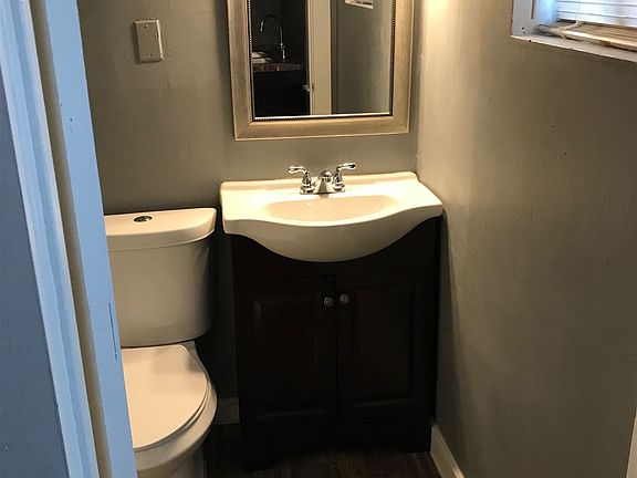 3rd image of 827 W Rosewood Ave APT 3