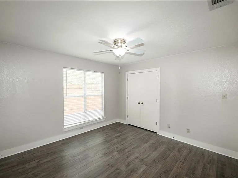 1302 Danbury Sq #A — Photo 32