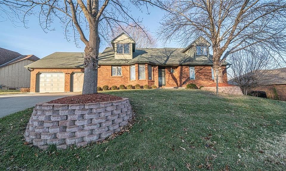 1st image of 4721 Woodfield Dr