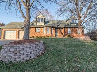 4721 Woodfield Dr, Saint Joseph, MO 64506