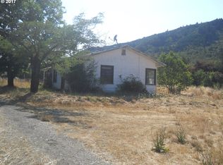 736 E St, Riddle, OR 97469