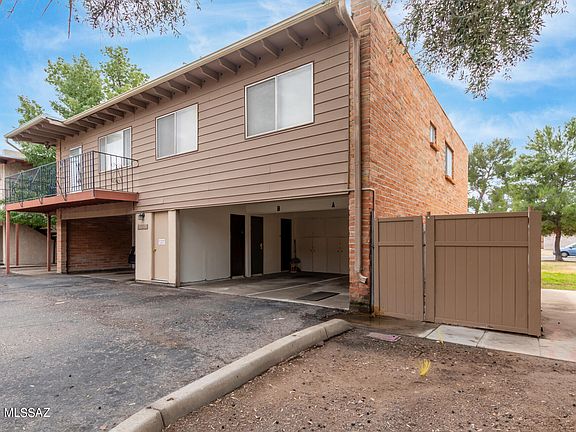 3rd image of 6617 E Calle La Paz