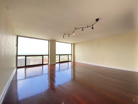 3rd image of 4343 N Clarendon Ave APT 2715