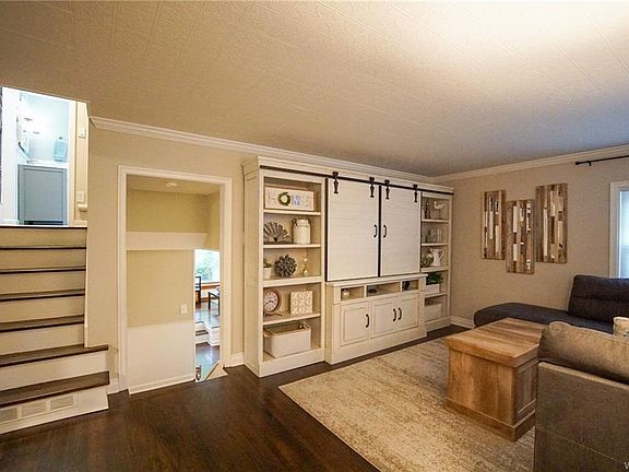 4th image of 202 Lehn Springs Dr