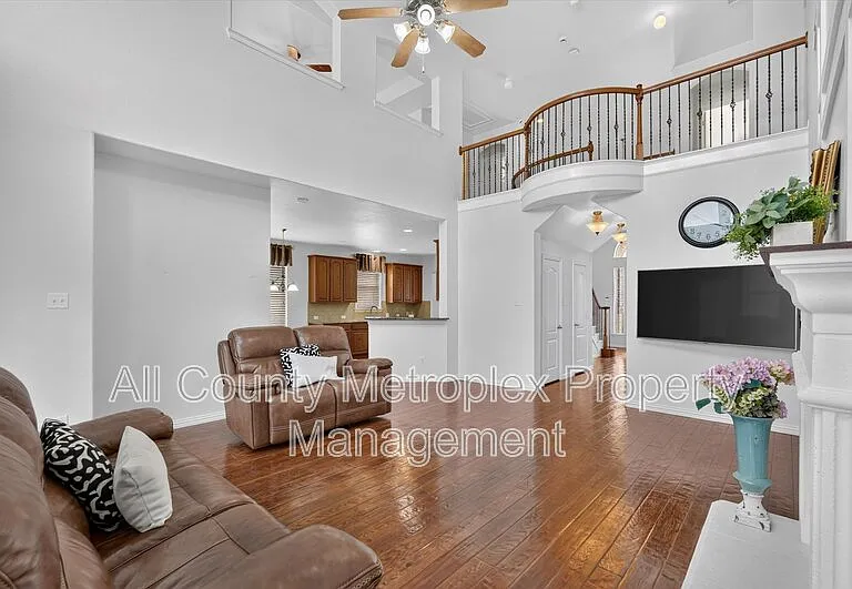 822 Shadybrook Dr #4 — Photo 3