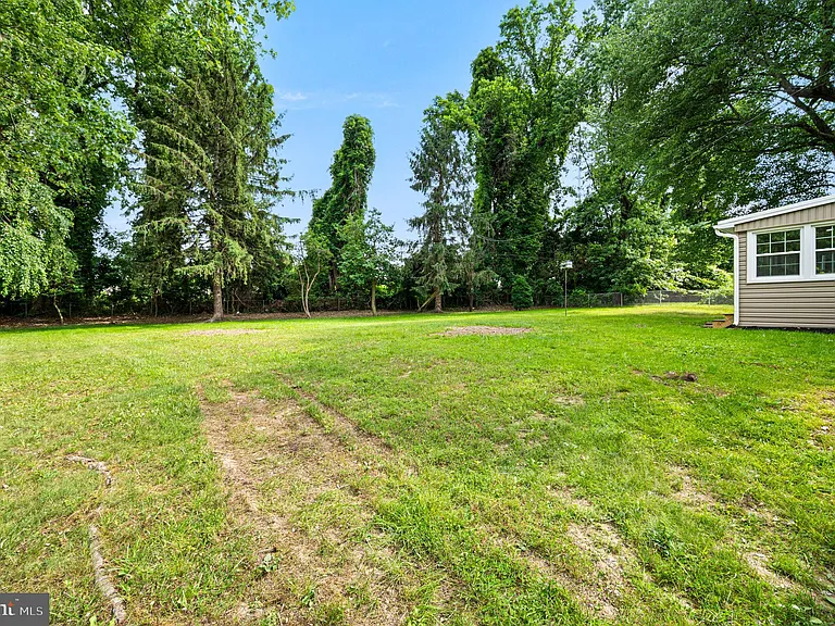 271 S Dillwyn Rd — Photo 25