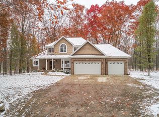 8454 Indian View Trl, Fenton, MI 48430