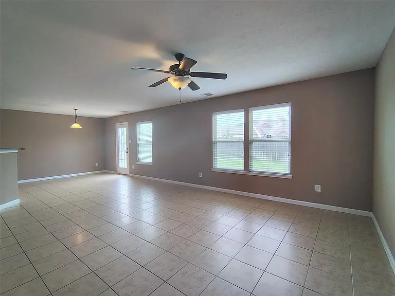 1206 Larks Trace Ln — Photo 4