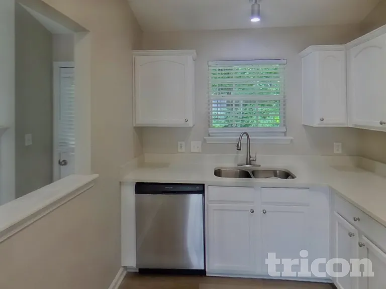 5741 Amerson Ln — Photo 5