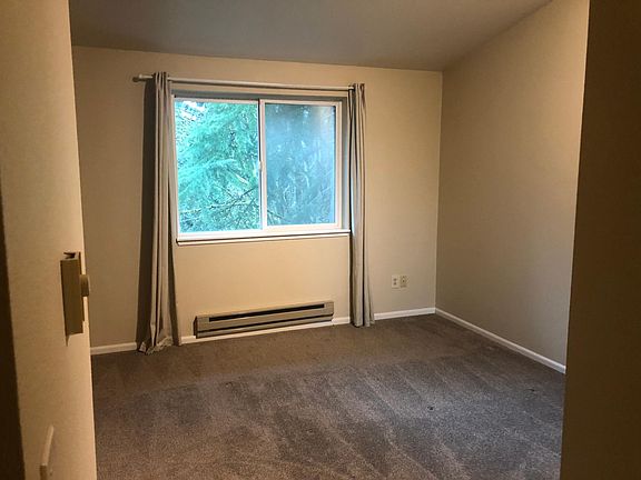 4th image of 4434 W Lake Sammamish Pkwy SE #C129