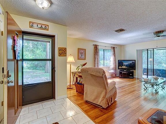 3rd image of 640 Yorkshire Ct APT A