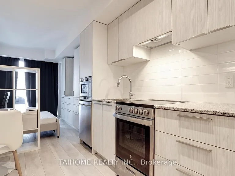 501 Yonge St #1806 — Photo 10