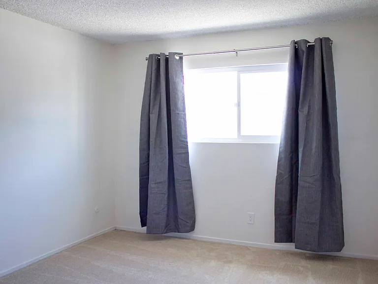 115 S Meridith Ave #7 — Photo 8