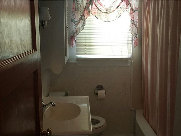 3rd image of 102 Belleview St