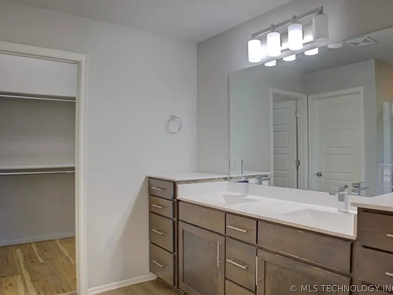 7012 S Elder Ave — Photo 33