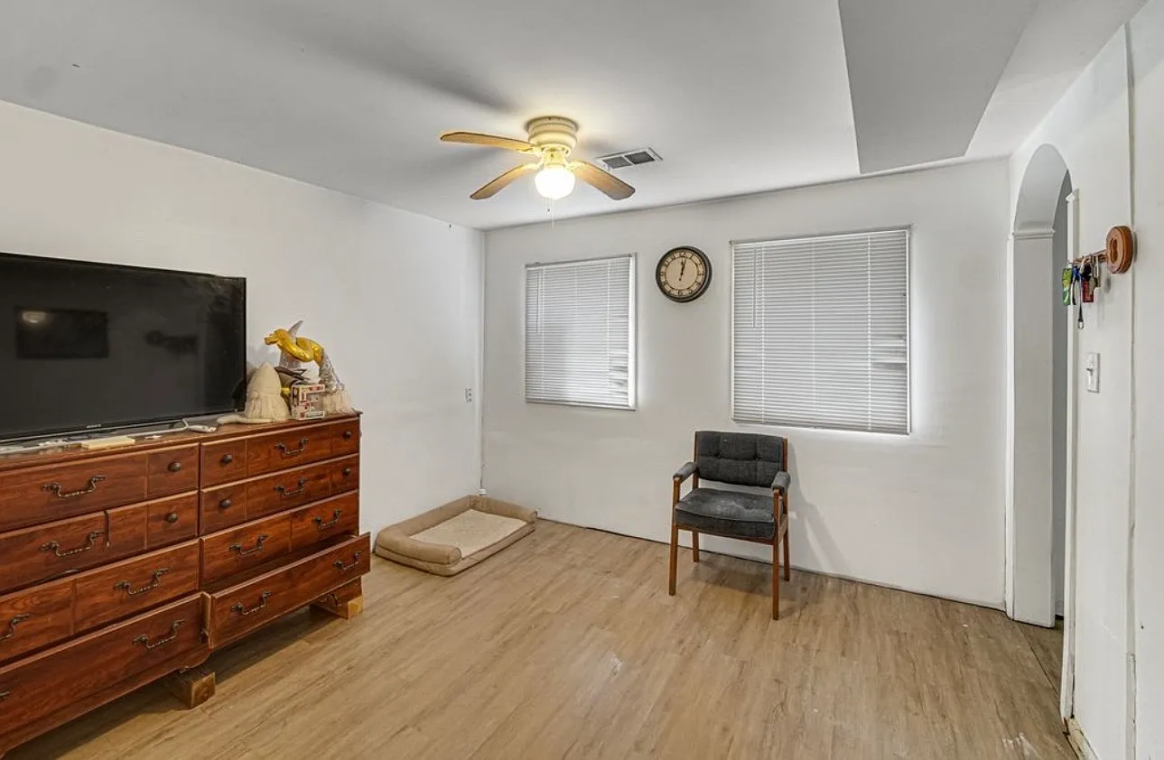 2 bed, $1,200 — Photo 1