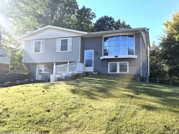 1702 Woodridge Trl, Jefferson City, MO 65109