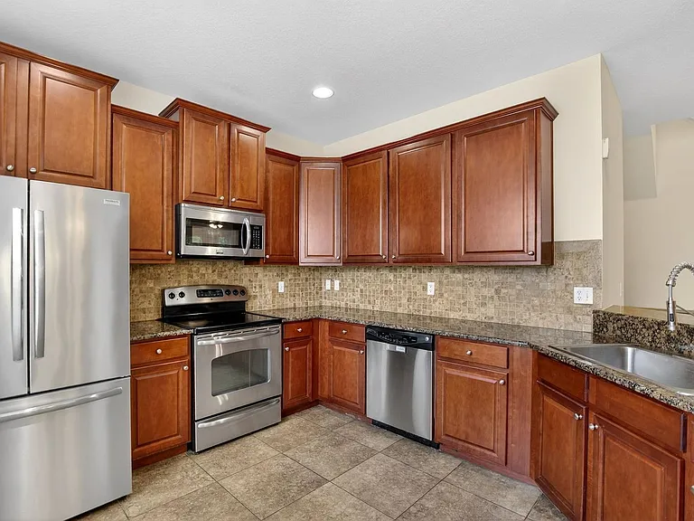 714 Ashentree Dr — Photo 5