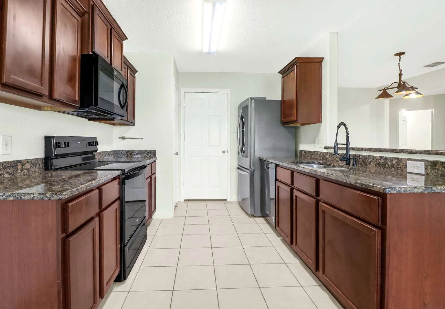 3 bed, 2.0 bath, 1404 sqft, $1,700 — Photo 3