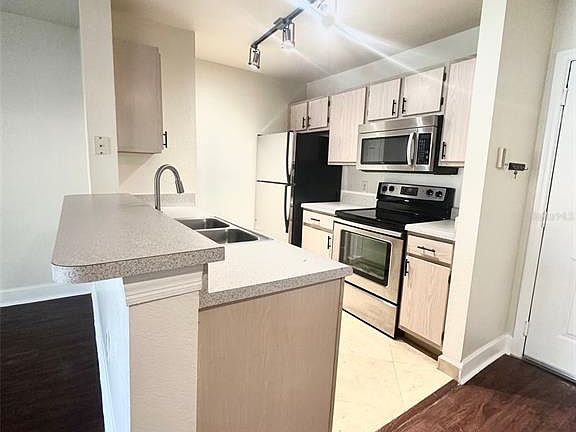 4th image of 5467 Vineland Rd APT 6114