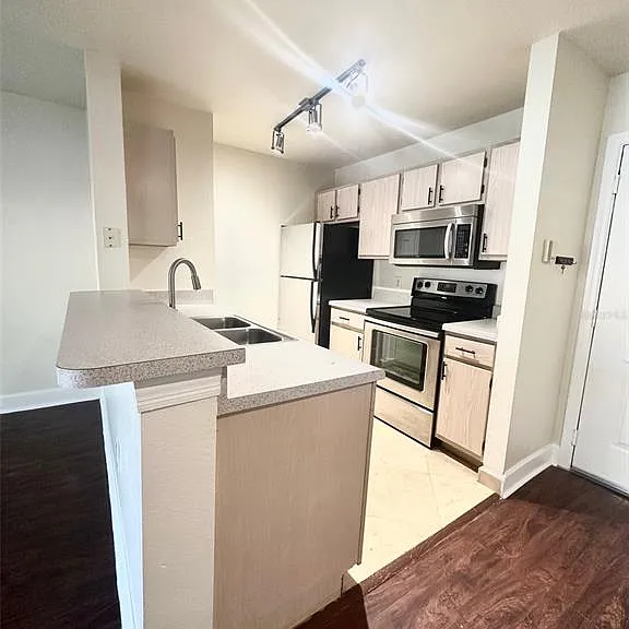 5467 Vineland Rd #6114 — Photo 4