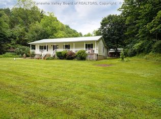 7106 Heizer Creek Rd, Poca, WV 25159