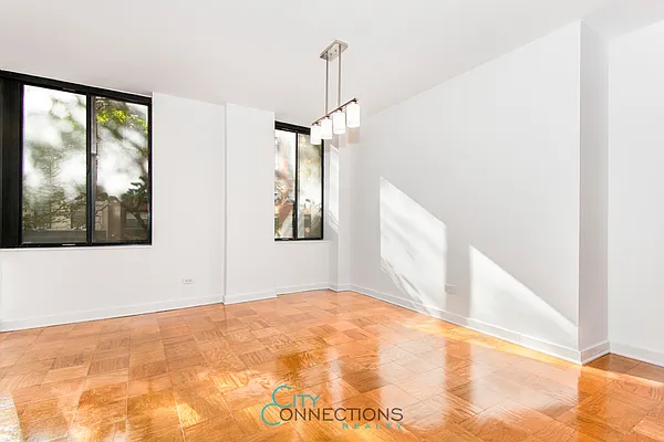 Rented by City Connections Realty | media 2